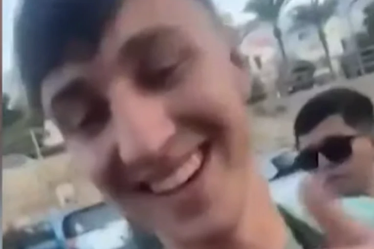 TRAČAK NADE ZA PORODICU NESTALOG TINEJDŽERA: Pojavio se snimak sa sigurnosnih kamera, oglasila se majka mladića (VIDEO)