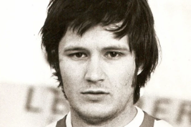 EMOTIVAN OPROŠTAJ KK CRVENA ZVEZDA OD SVOG DRAGANA KAPIČIĆA Crveno-beli izrazili najdublje saučešće porodici legende