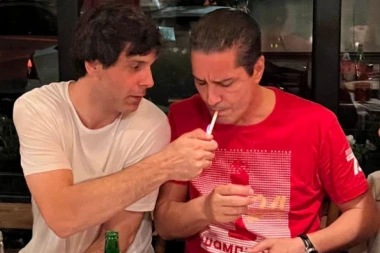 SFEROPULOS OBJASNIO KAKO JE NASTALA KULTNA SLIKA SA CIGAROM: Grk ne da Teodosiću da ide iz Zvezde