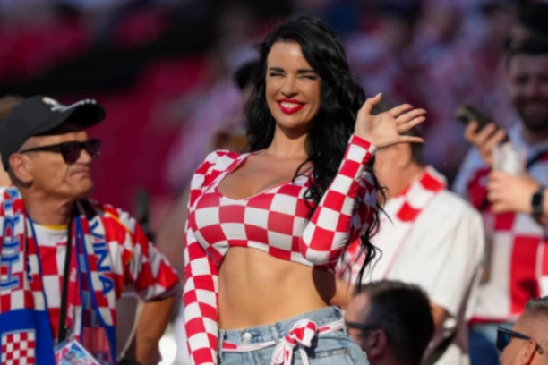 IVANA KNOL GOLA NA STADIONU! Hrvatica šokirala planetu - pokazala je SVE! (FOTO)