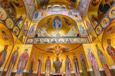 I DANAS JE CRVENO SLOVO: Pravoslavni vernici proslavljaju Duhovski utorak!  Ni pod tačku razno nemojte raditi OVE stvari