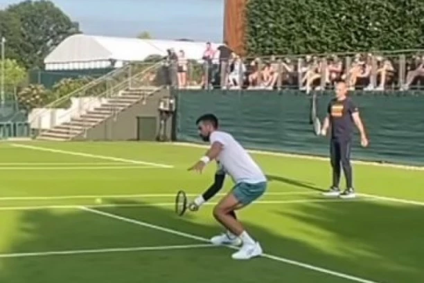 PONOĆNO OBRAĆANJE ĐOKOVIĆA: Novak još jednom šokirao planetu! Od čega je satkan ovaj čovek?