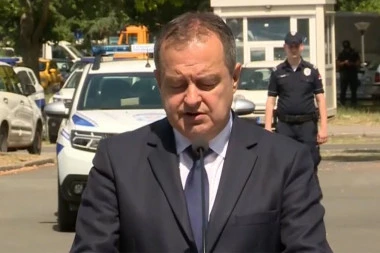 OGLASIO SE DAČIĆ POVODOM RANJAVANJA ISPRED AMBASADE IZRAELA! Pripadnik Žandarmerije M.J. je u samoodbrani upotrebio oružje i savladao napadača!