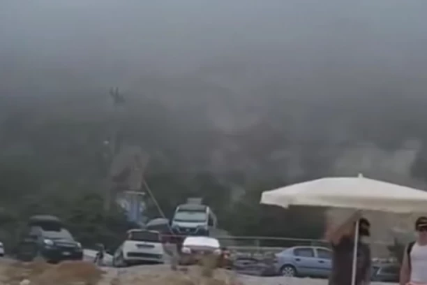 NEOBIČNA POJAVA NA LEFKADI UPLAŠILA SRPSKE TURISTE! Snimci preplavili društvene mreže, niko ne zna o čemu se radi