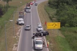 SUDAR KOD ČAČAKA NA AUTO-PUTU "MILOŠ VELIKI": Staklo i delovi vozila svuda po putu (FOTO)