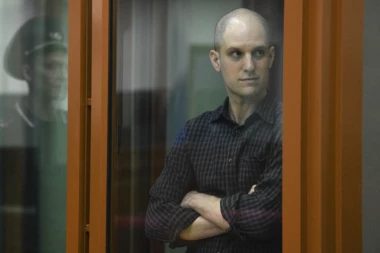 POČELO SUĐENJE AMERIČKOM NOVINARU: Gotovo sigurno dobija maksimalnu kaznu zbog OVIH optužbi (VIDEO)