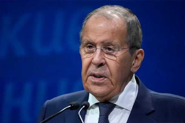 LAVROV ZAGRMEO: "Evropa i Ukrajina su silovale američki mirovni plan!"