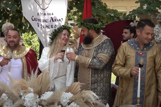 VITEŠKI ZAVET U CRKVI LAZARICA: Mona i Bojan Zlatković venčali se po srednjovekovnim običajima u hramu koji je podigao knez Lazar