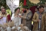 VITEŠKI ZAVET U CRKVI LAZARICA: Mona i Bojan Zlatković venčali se po srednjovekovnim običajima u hramu koji je podigao knez Lazar