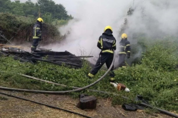 GROM UDARIO U PORODIČNU KUĆU U PIROTU: Pričinjena velika materijalna šteta, sprečena potencijalna KATASTROFA!