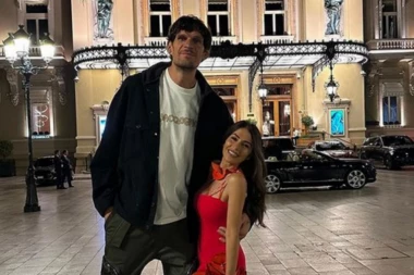 ŽENA BOBIJA MARJANOVIĆA LEGLA NA STEPENICE U BRUSHALTERU: I Jelisaveta Orašanin dala je svoj sud