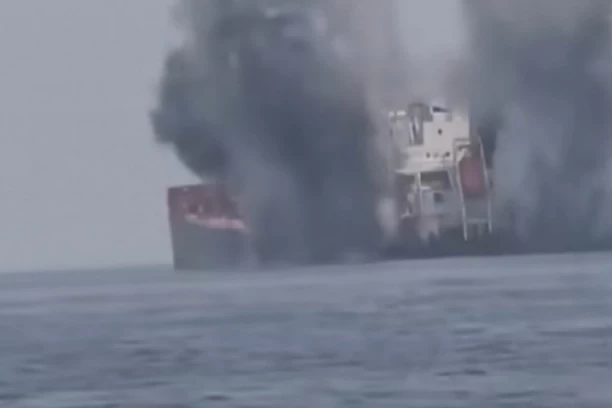 NAPAD NA TANKER U CRVENOM MORU! Huti nastavljaju "pomorski rat" protiv Izraela