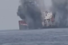 KRŠENJE POMORSKE BLOKADE SE NE PRAŠTA: Jemenska vojska gađala saudijski tanker! OVO SE OPASNO ZAKUVALO