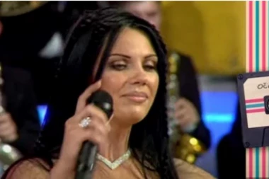 PEVAČICA JEDVA OSTAVILA OVAJ POROK! Godinama se borila, a onda joj se ovo desilo sa glasom! (FOTO)