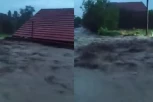 KROVOVI VIRE IZ BUJICE! APOKALIPTIČNE SCENE POTOPA U VRANJU: Reka teče ulicama MOŠTANICE! (VIDEO)