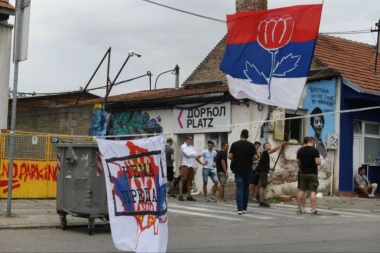 DELIJE NE DAJU ALBANCIMA DA MARŠIRAJU BEOGRADOM: Zvezdači blokirali Dorćol, evo i zašto (FOTO)