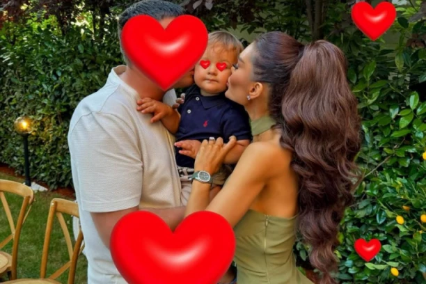 ANA KORAĆ PODELILA NAJRADOSNIJE VESTI: Čestike stižu sa svih strana, evo gde se nalazi sa mužem i sinom (FOTO)