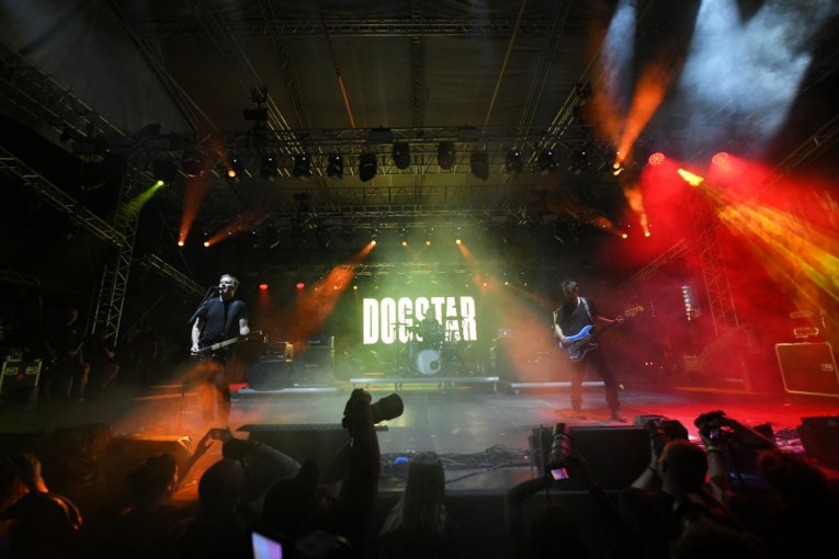 Kijanu Rivs sa bendom "Dogstar" na Arsenal Festu u Kragujevcu