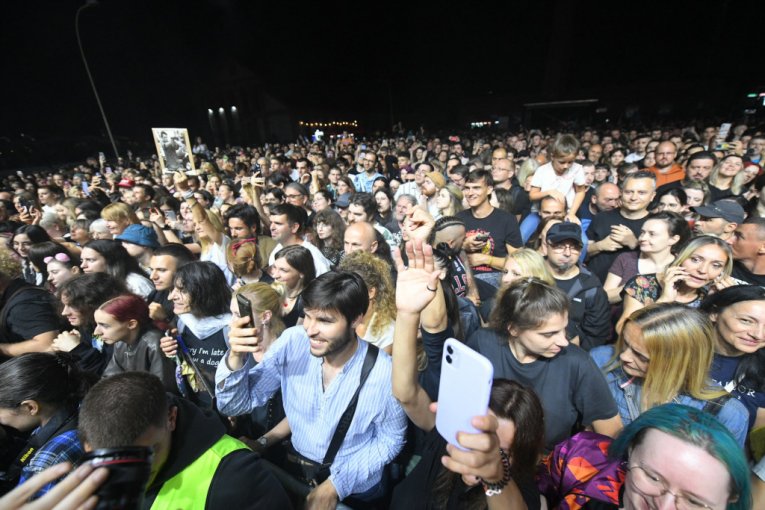 Kijanu Rivs sa bendom "Dogstar" na Arsenal Festu u Kragujevcu