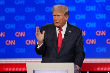 TRAMP U PANICI ZBOG REZULTATA ANKETA: Republikanac krenuo sa ličnim uvredama na račun Kamale Haris