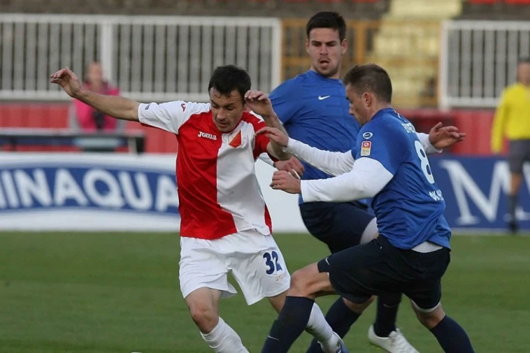 ODLUČIO JE DA OSTANE: "Nemamo pritisak da moramo napasti titulu" - iskusni fudbaler ne napušta klupske drugove i najavljuje bolja ostvarenja!