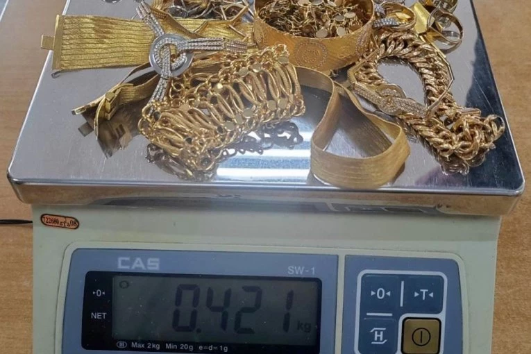 PRONAĐEN ZLATNI NAKIT IZ BRONZANOG DOBA! Čudo se dogodilo usred stare zgrade na brdu, muk i neverica u zemlji!