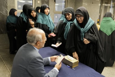 IRANCI ĆE PONOVO NA BIRALIŠTA: U petak drugi krug predsedničkih izbora, u trci su OVA DVA KANDIDATA