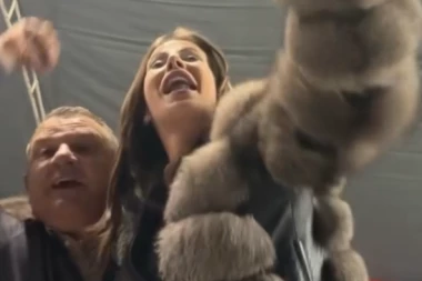 UMESTO BOGATE TRPEZE I PORODICE SAMO TUGA I PRAZNINA! Ovo je poslednji put da su lomili slavski kolač - PRIZOR IZ DOMA PEVAČICE KIDA DUŠU! (FOTO)