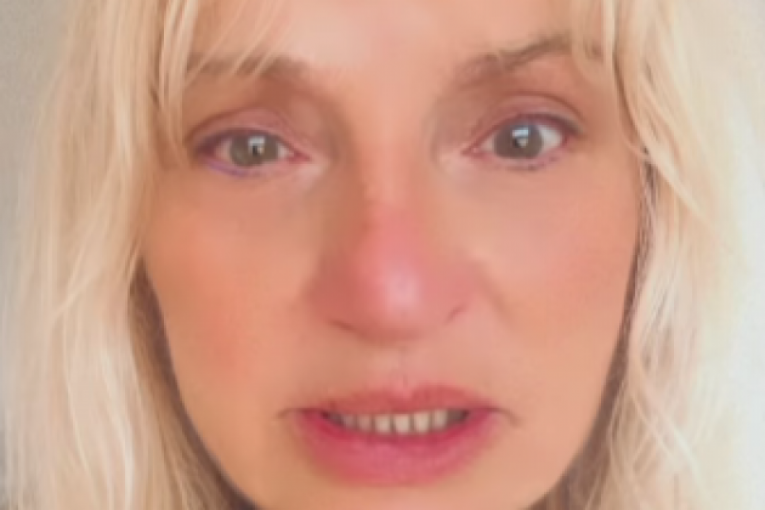 Vesnu de Vinču policija izbacuje sa splava