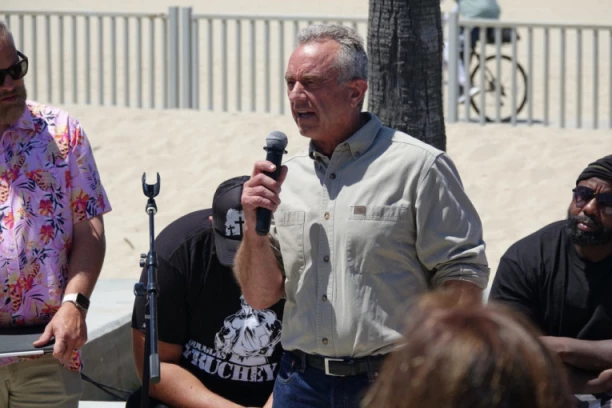 "VREME JE DA SE SKLOPI MIR" Robert Kenedi mlađi ŽESTOKO OPLEO po Kijevu! Zelenskom OVO neće oprostiti! NEDOPUSTIVO JE!