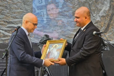 SRBIJA PAMTI I ZNA! Vučević snažnom porukom pozdravio otkrivanje spomenika heroju s Košara: Neka ti je večna slava i hvala, besmrtni viteže naš! (FOTO)