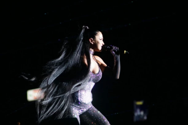 TEODORA NAPRAVILA HAOS ZBOG PITANJA O EMI RADUJKO: Pevačica ODBRUSILA nikad surovije! (VIDEO)