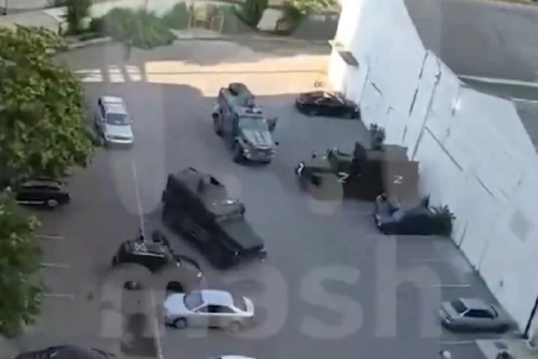 NOVA DRAMA U DAGESTANU, UBIJENA UKUPNO 21 OSOBA! Ruska policija naoružana do zuba upala u MMA školu Nurmagomedov! (VIDEO)