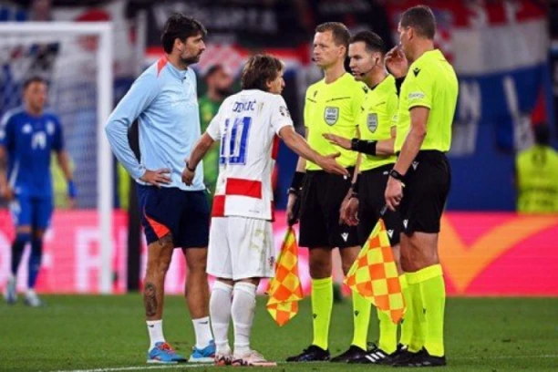 DELIO JE PRAVDU NA DVA MEČA! Ovo je PRVI sudija koji NAPUŠTA Evropsko prvenstvo! UEFA ga OTERALA kući!