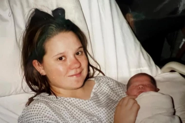 ANĐELIN SIN 20 GODINA TRAŽIO BIOLOŠKU MAJKU, A ONDA USLEDIO ŠOK: Bili su udaljeni samo nekoliko metara, jedna PORUKA sve promenila