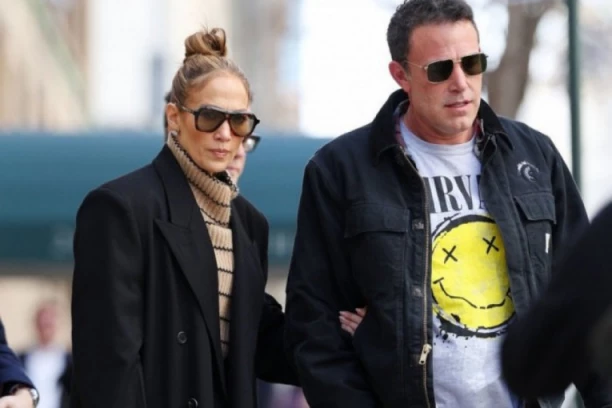 BIVŠEM MUŽU PEVAČICE IZGOREO DEO IMANJA! Snimci vatre koja besni obišli su svet za kratko vreme!