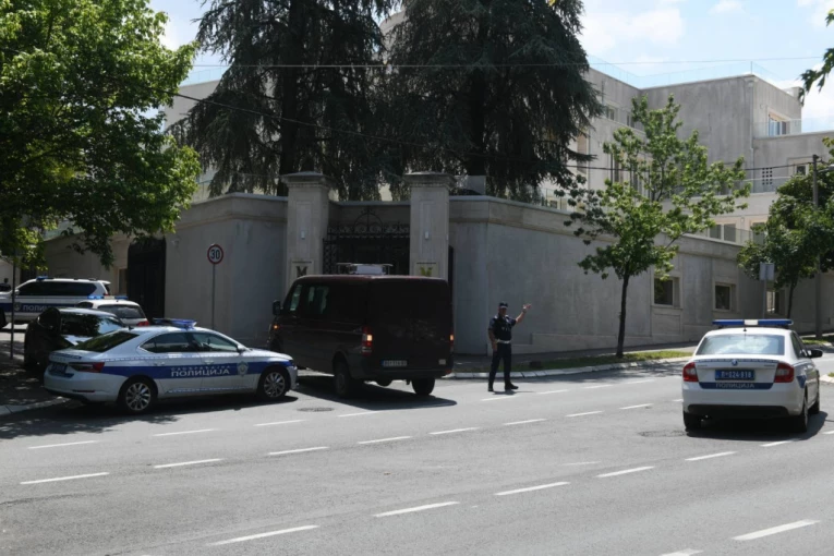 UBIJEN NAPADAČ NA PRIPADNIKA ŽANDARMERIJE! Upucao ga u vrat ispred AMBASADE IZRAELA!