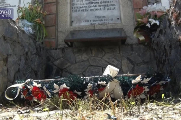 VANDALIZAM NAKON VIDOVDANA U ŠTRPCU: Jevtić: Nakon jučerašnje ceremonije nepoznati počionioci razbacali su vence i cveće i polomili jarbol sa zastavom (FOTO)