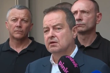 NAPADAČ PRILAZIO VIŠE PUTA ŽANDARMU! Pitao ga "Gde je muzej?", zatim se vratio ponovo i upucao ga u vrat!