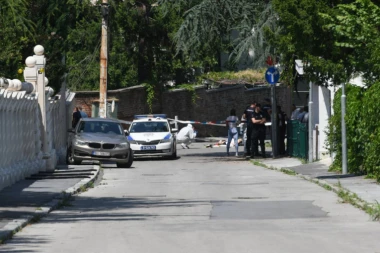 TRAGA SE ZA BELIM RENOOM! Napadača saučesnik dovezao na mesto zločina?