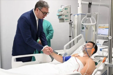 SRBIJA ĆE SE ODUŽITI RANJENOM ŽANDARMU U 11 SATI! Predsednik Vučić odlikuje Miloša Jevremovića!