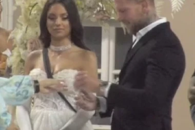 PAO SOČAN POLJUBAC MIONE I STANISLAVA PRED OČIMA ŠA: Nastao totalni KOLAPS u Eliti, OVAJ potez niko nije očekivao!