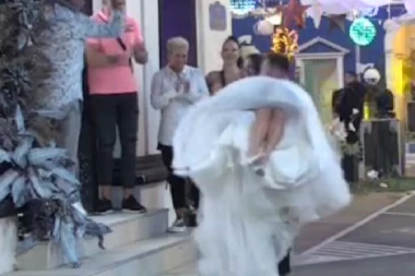 STANISLAV ŠČEPAO MIONU, PODIGAO, PA JE PRENEO PREKO PRAGA: Ovo su svi čekali da vide, Ša odmah našao da UNIŠTI VENČANJE!