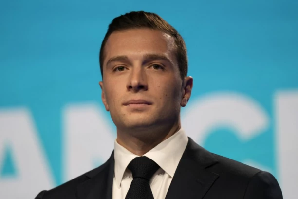 KO JE ŽORDAN BARDELA, HARIZMATIČNA ZVEZDA FRANCUSKE DESNICE? Mladi ga obožavaju, a ove DVE STVARI ga izdvajaju