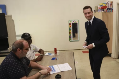 ŽORDAN BARDELA GLASAO: Mlada nada francuske desnice obavila građansku dužnost