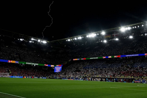POZADINA PREKINUTE UTAKMICE NEMAČKA - DANSKA: Selektor insistirao - Bio je svedok JEZIVOG DOGAĐAJA!