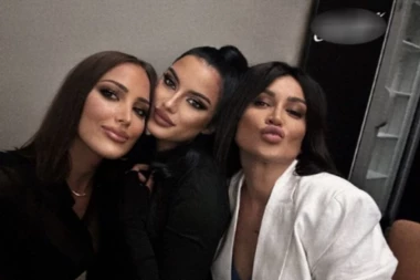 OVAKO PRIJA LUMPUJE SA KOLEGINICAMA! ON im pevao na UVCE, a evo gde je bio Filip Živojinović! (FOTO)