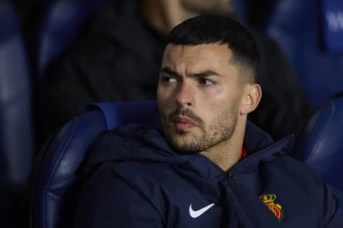 RADONJIĆ OŠTAR U SUKOBU SA NAVIJAČEM: "Pali sektašu. Je***o vas gde god stignemo, slino"