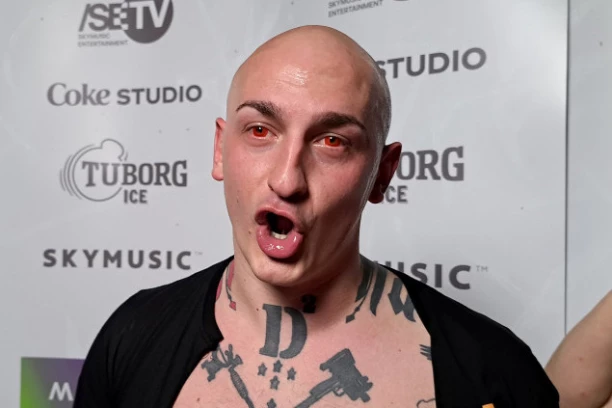 HOSPITALIZOVAN DESINGERICA! Reper nakon nastupa u Crnoj Gori KOLABIRAO, prikovan za bolnički krevet (FOTO)