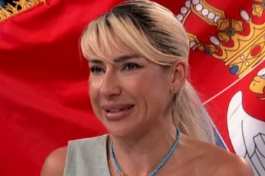 ŠOK NA PINKU! Jovanu Jeremić sačekalo iznenađenje uživo u programu! (FOTO)